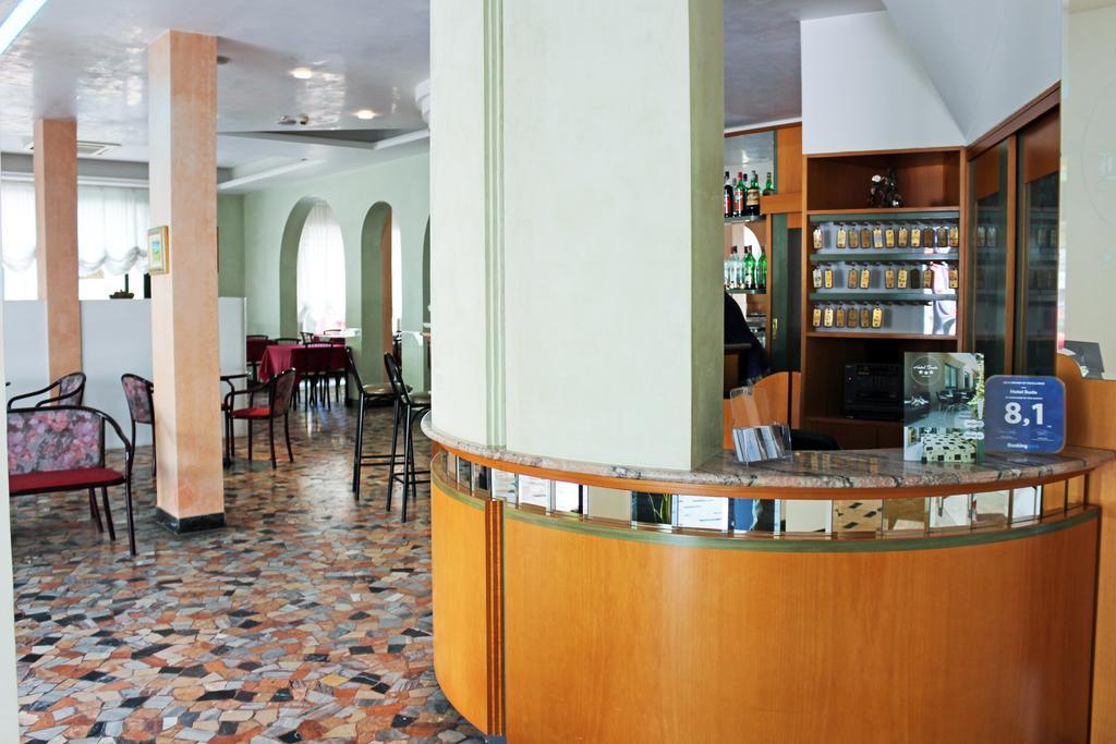 Hotel Buda ベラーリア・イジェア・マリーナ エクステリア 写真